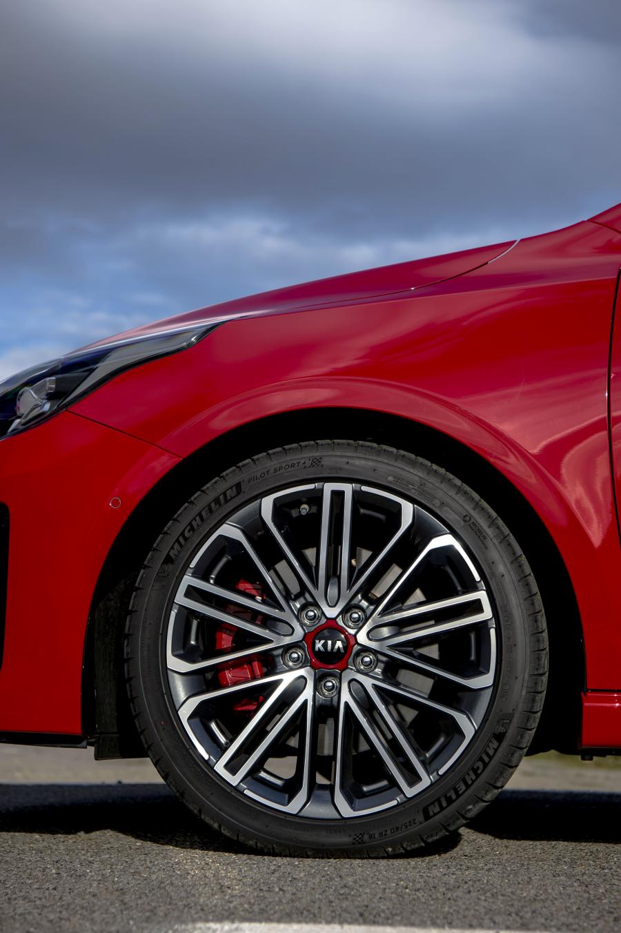 Колеса Kia Ceed GT 2019 года  (UK) (фото 24 из 43)